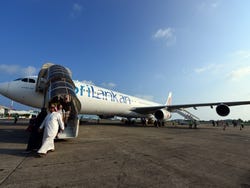Avión de Sri Lankan aterrizando en Malé